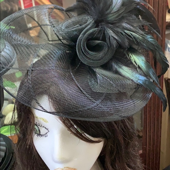 Accessories - 🚫PRICE FIRM! Pretty Fascinator Hat!